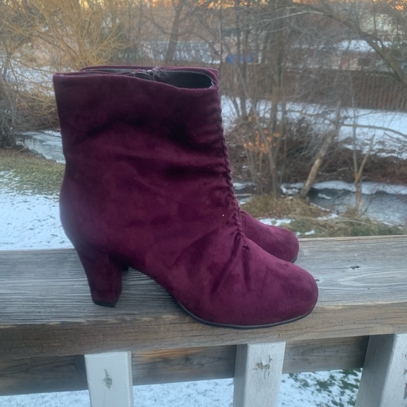 AEROSOLES HEELED ANKLE BOOTS - Picture 4 of 8